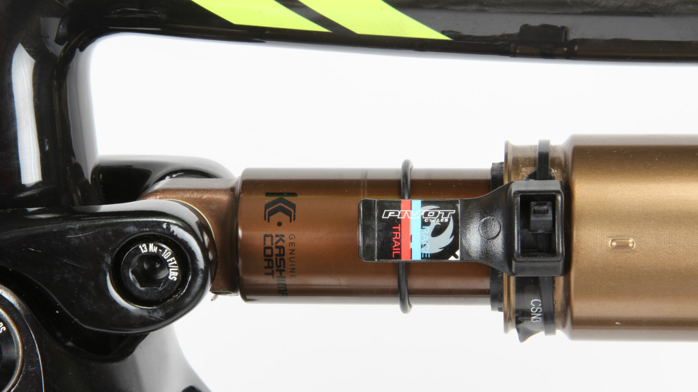 The sag meter makes the bike very easy to setup. Line the O-ring up with the blue marker for a more taut and racy ride or the red line for a cushy trail experience.